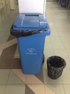 contenedor-reciclaje-papel-biblioteca